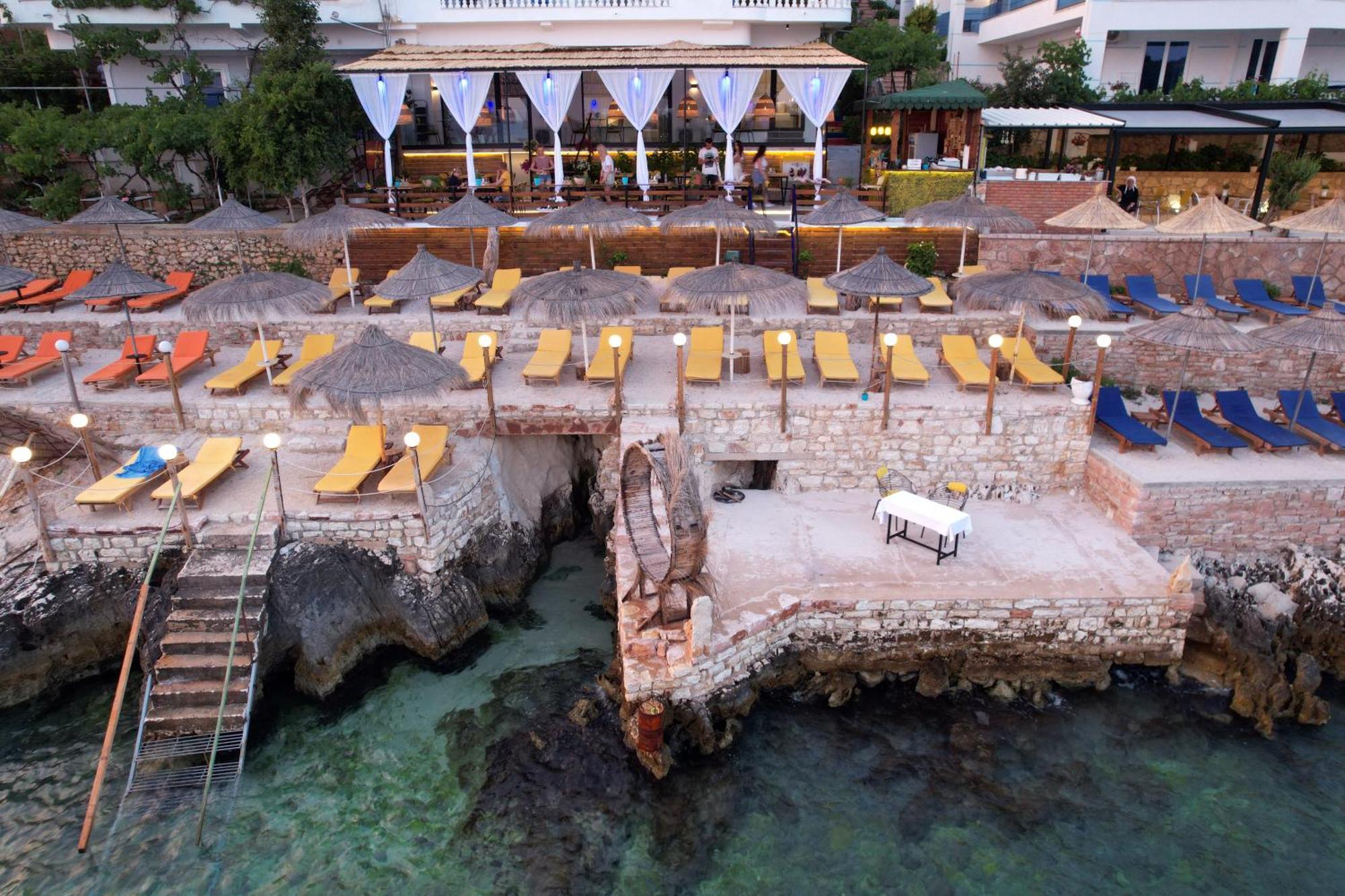 Hotel Nili Deluxe Sarandë Exterior foto