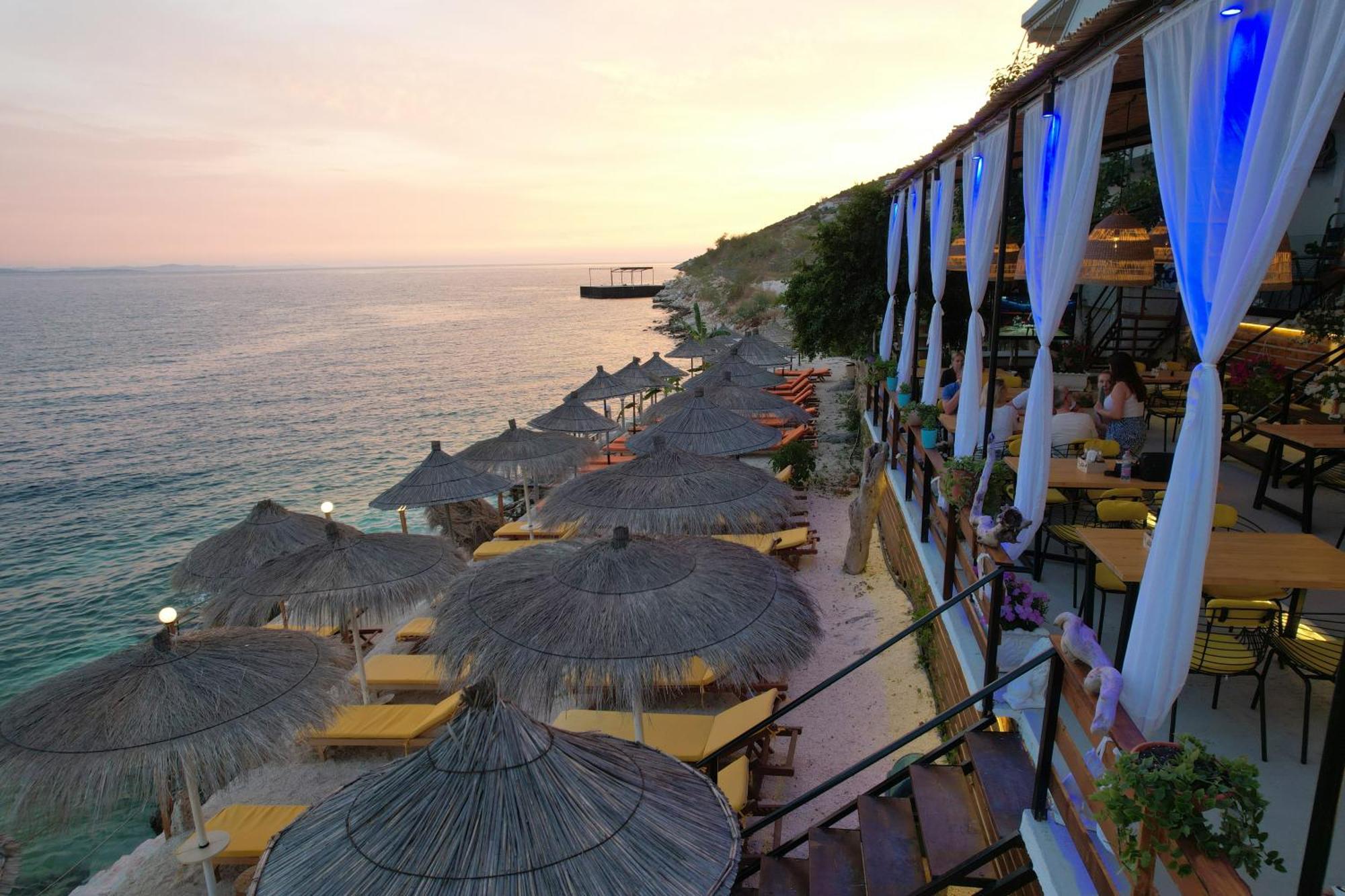 Hotel Nili Deluxe Sarandë Exterior foto