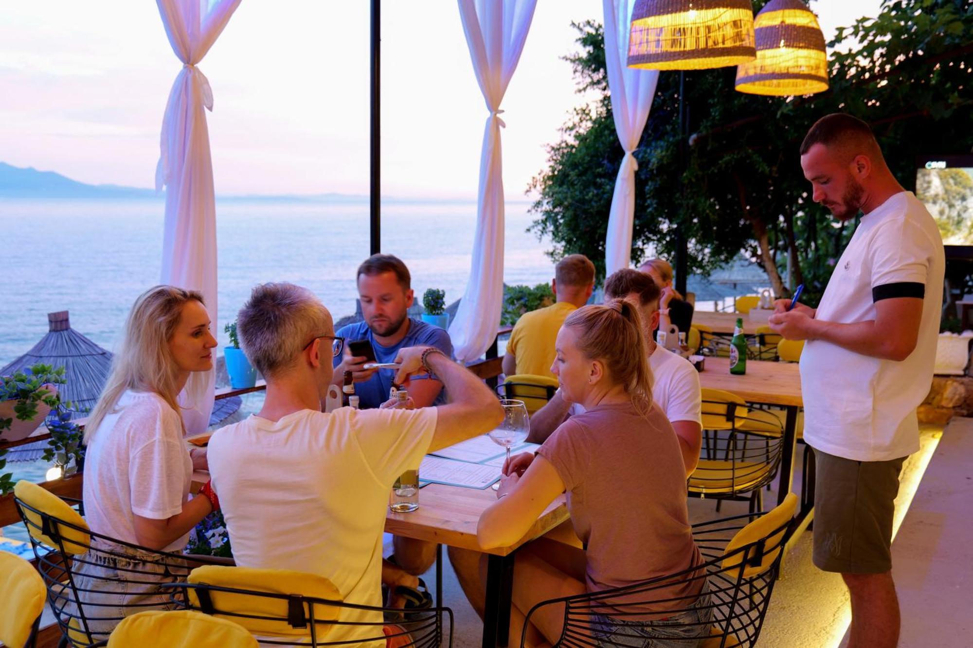 Hotel Nili Deluxe Sarandë Exterior foto