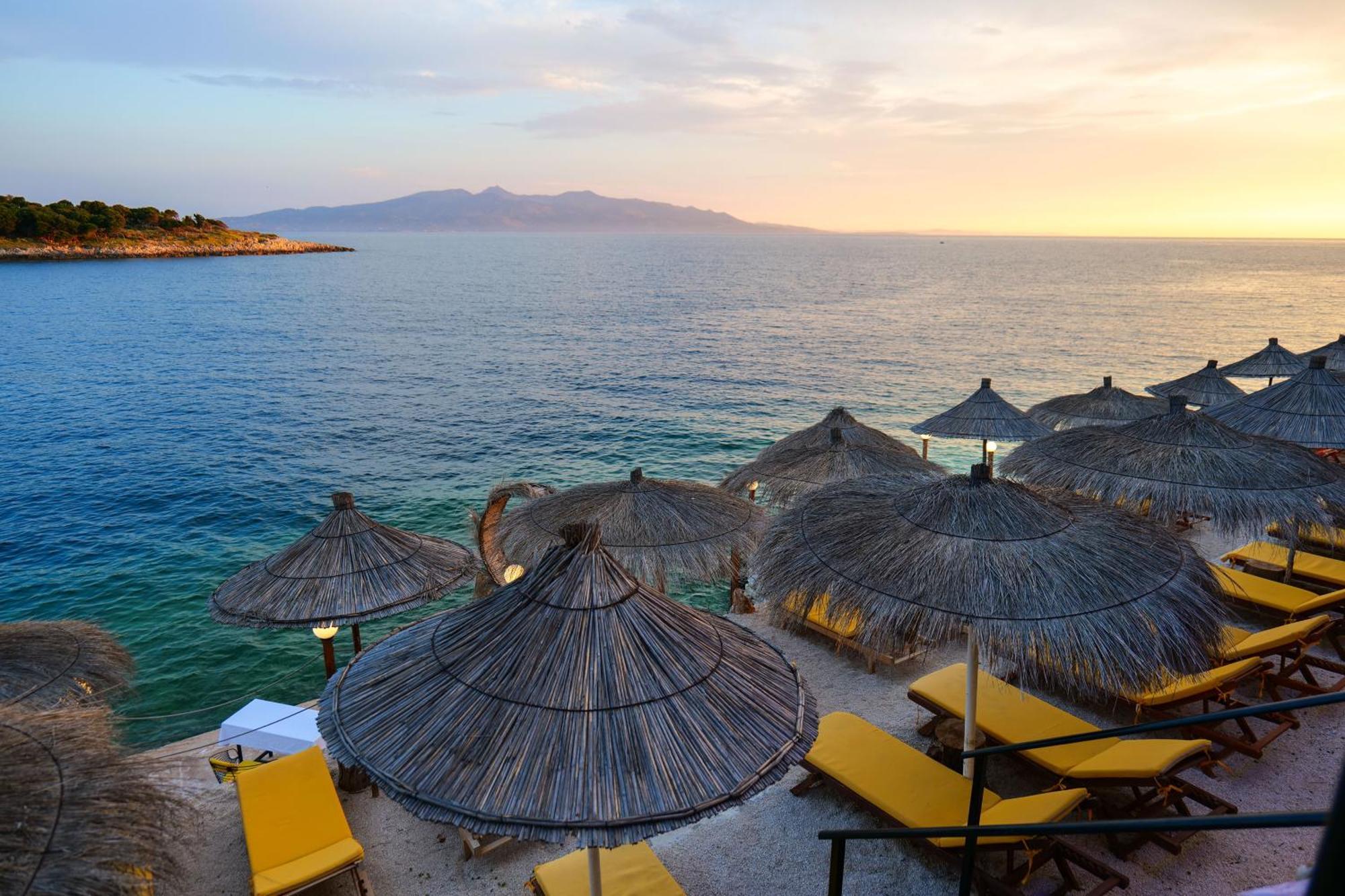 Hotel Nili Deluxe Sarandë Exterior foto