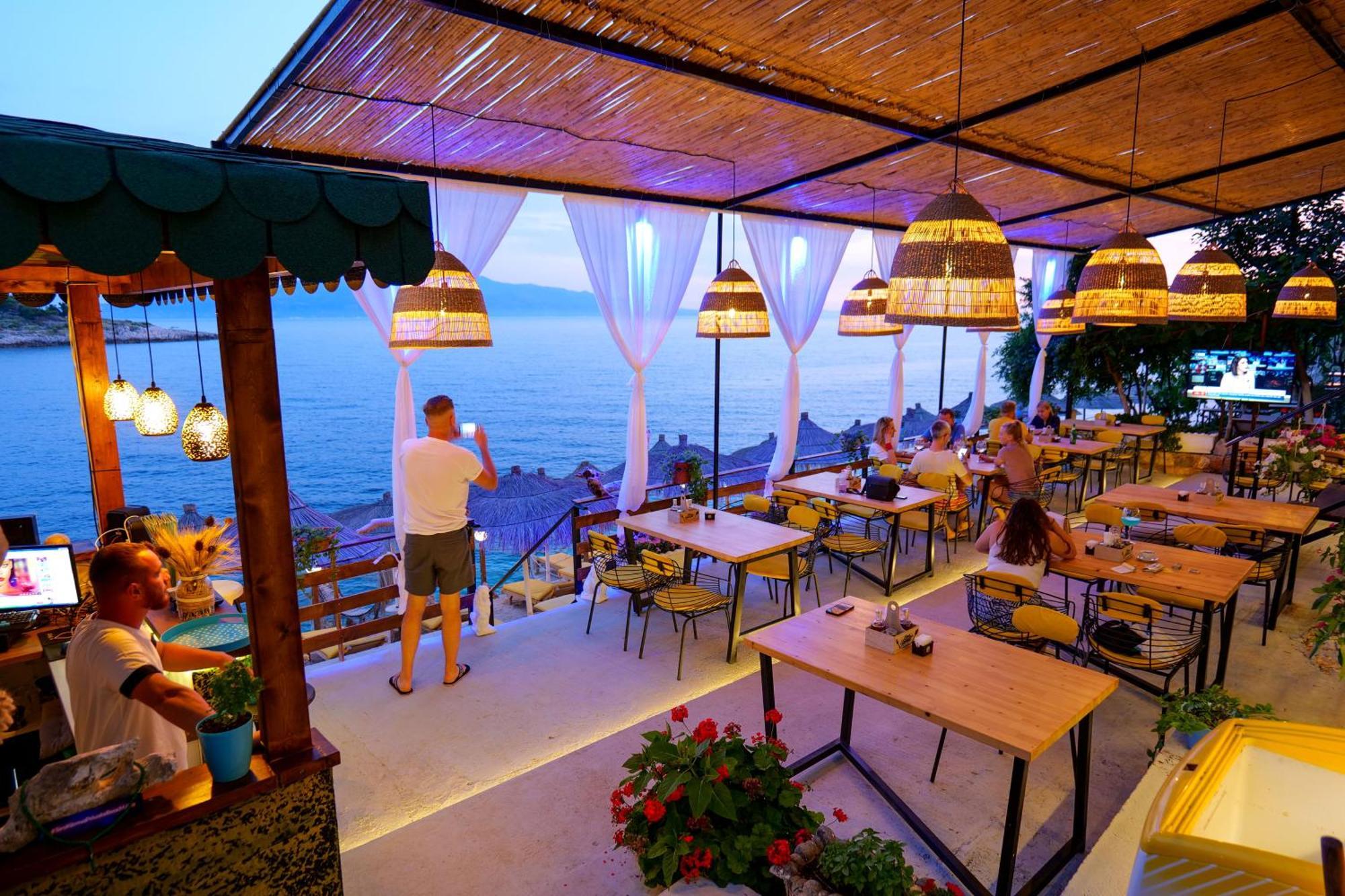Hotel Nili Deluxe Sarandë Exterior foto
