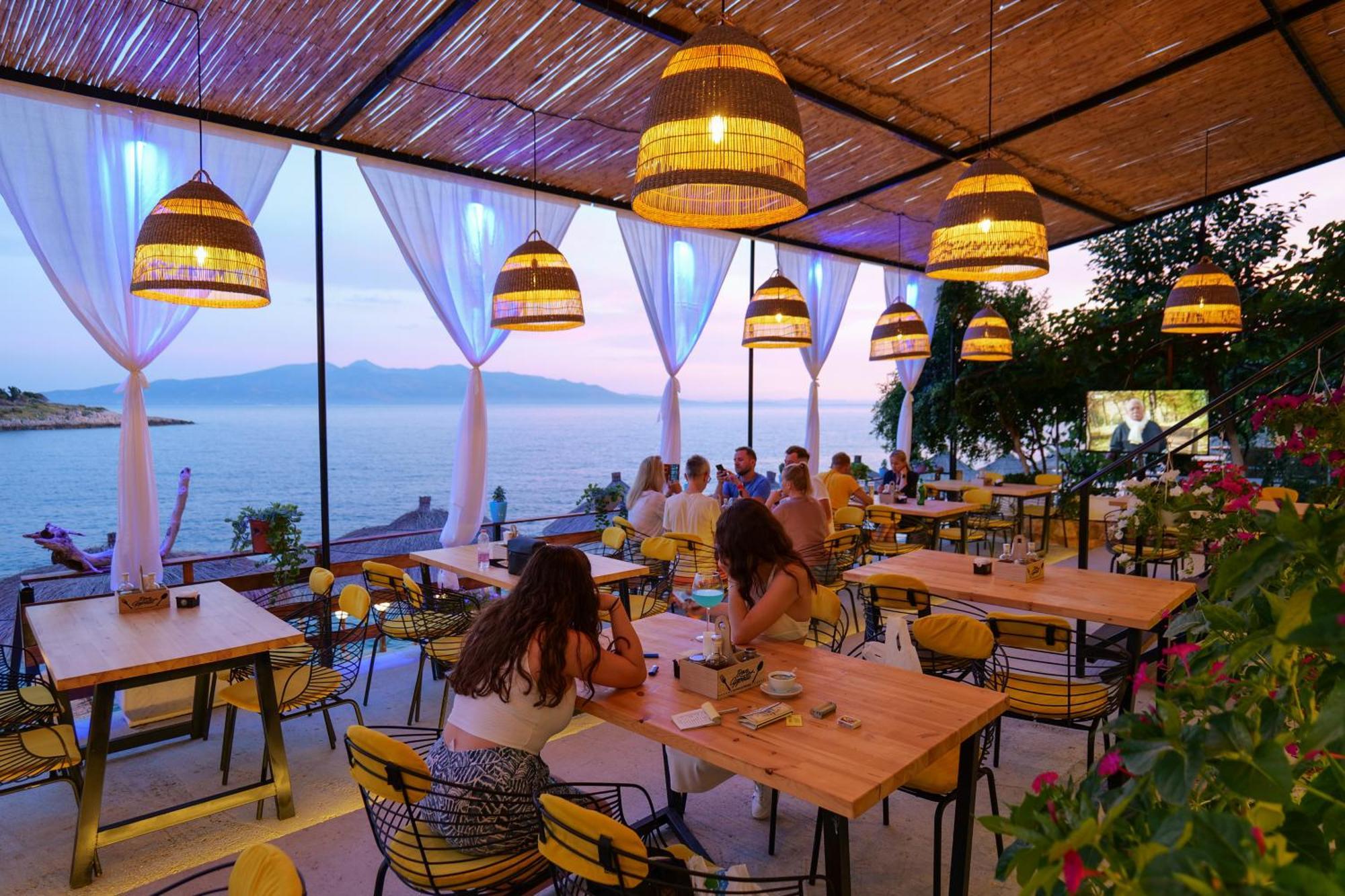 Hotel Nili Deluxe Sarandë Exterior foto